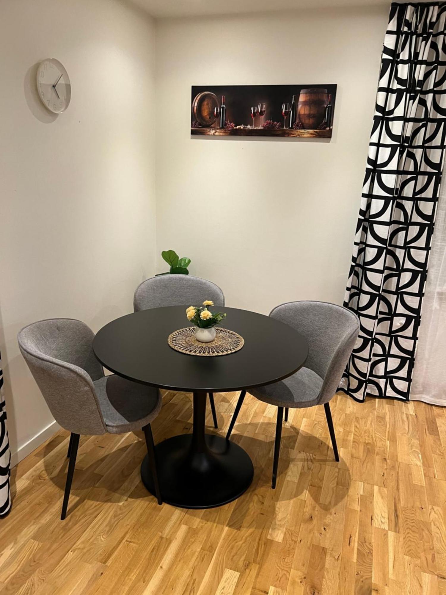 Noah Longstay Apartment Vasteras Exterior foto